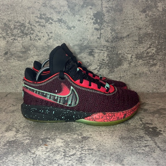 Nike Lebron XX SE Basketball Sneakers FB8974-600 Womens sz 8 Red/Green - Picture 1 of 6